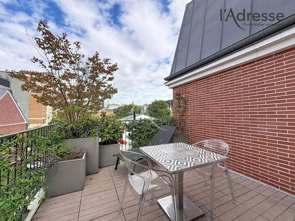 PUTEAUX/ Cours Voltaire - Appartement 2 pièces 62m² - 1 Terrasse - 1 Cave et 1 Parking