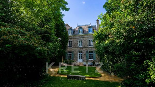Dinan – Exceptionnelle Maison de Maître en pierre avec jardins et garage