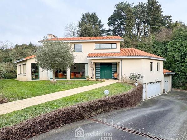 Maison 235 m² à Cholet 49300