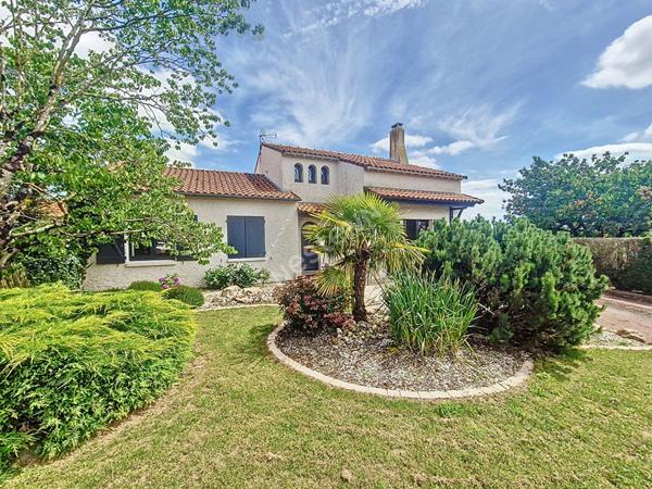 Maison à vendre à Landemont, trois chambres, un bureau, garage, terrain clos