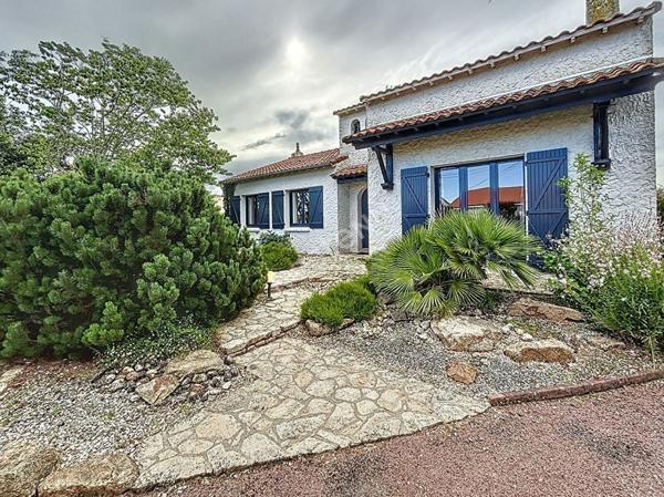 Maison à vendre à Landemont, trois chambres, un bureau, garage, terrain clos