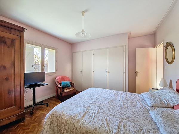 SAINT SEBASTIEN SUR LOIRE GRANDE MAISON FAMILIALE 4 CHAMBRES TERRAIN DIVISIBLE DE 1640M2 TRANSPORTS