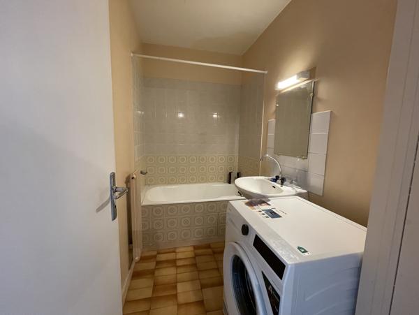 Appartement T2 de 46 m2 avec balcon, cave et parking en sous