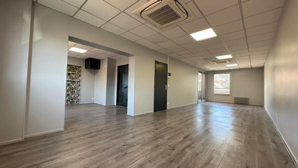 Bureau 50 m² + terrasse 15 m² – 1er étage – Parking – Boulevard Watteau, Valenciennes