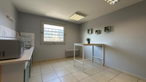 Bureau 50 m² + terrasse 15 m² – 1er étage – Parking – Boulevard Watteau, Valenciennes