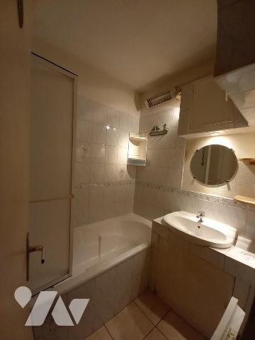 CAMARET SUR MER - Proche toutes commodités, maison en bon état, offrant pièce de vie avec coin ...