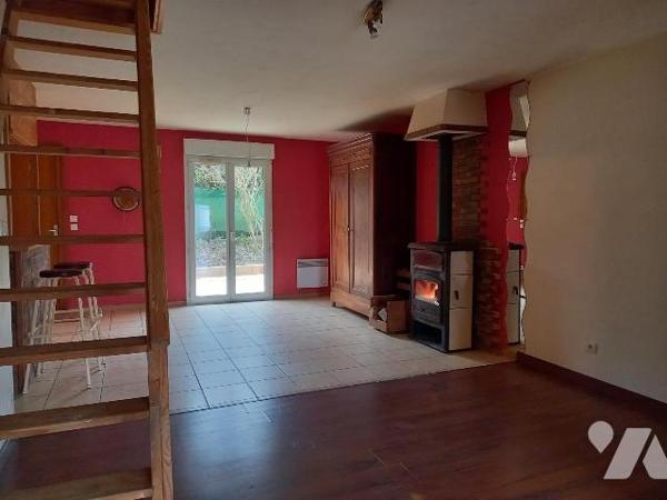 CAMARET SUR MER - Proche toutes commodités, maison en bon état, offrant pièce de vie avec coin ...