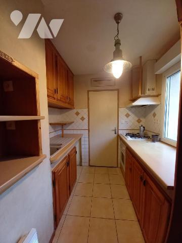 CAMARET SUR MER - Proche toutes commodités, maison en bon état, offrant pièce de vie avec coin ...