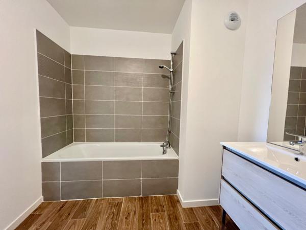 T3 neuf-balcon-2 stationnements