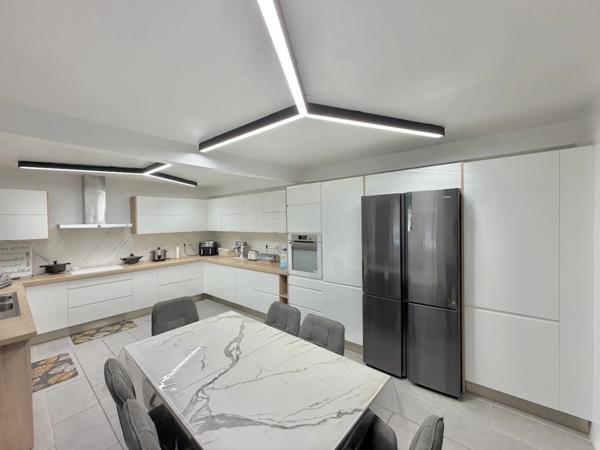 À VENDRE SAINT LOUIS (974) – Belle Villa T8 avec piscine – centre-ville