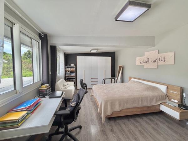 À VENDRE SAINT LOUIS (974) – Belle Villa T8 avec piscine – centre-ville