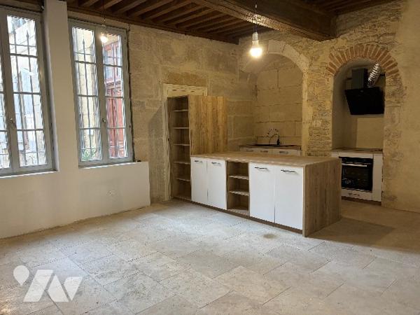 DIJON Centre historique, appartement à finir d'aménager avec studio séparé à rénover totalement