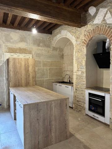 DIJON Centre historique, appartement à finir d'aménager avec studio séparé à rénover totalement