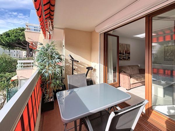 FREJUS - Charmant T2 rénové au calme, proche base nature et commerces piscine