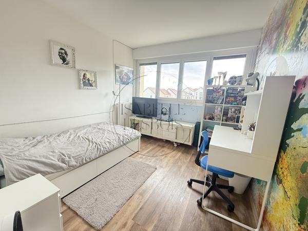 CHAMBOURCY – Appartement familial 92 m² – 3 chambres – Balcon – DPE D