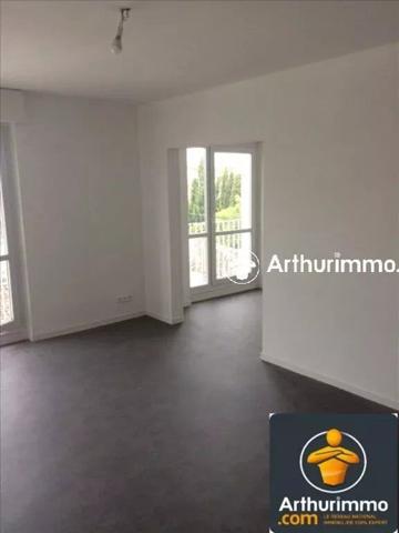 Location                                                      Appartement
                        
                     5 pièces                      84 m2                     à Matha
