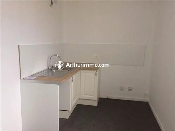Location                                                      Appartement
                        
                     5 pièces                      84 m2                     à Matha