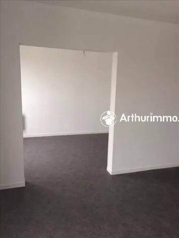 Location                                                      Appartement
                        
                     5 pièces                      84 m2                     à Matha