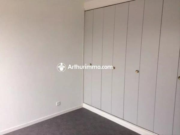 Location                                                      Appartement
                        
                     5 pièces                      84 m2                     à Matha