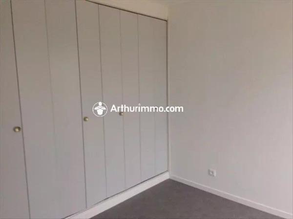 Location                                                      Appartement
                        
                     5 pièces                      84 m2                     à Matha