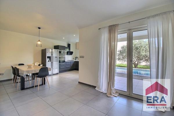 Maison familiale Sorgues 5 pièces - 4 chambres - Suite parentale - Piscine - Garage 120m²