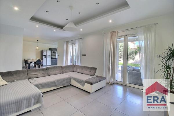 Maison familiale Sorgues 5 pièces - 4 chambres - Suite parentale - Piscine - Garage 120m²