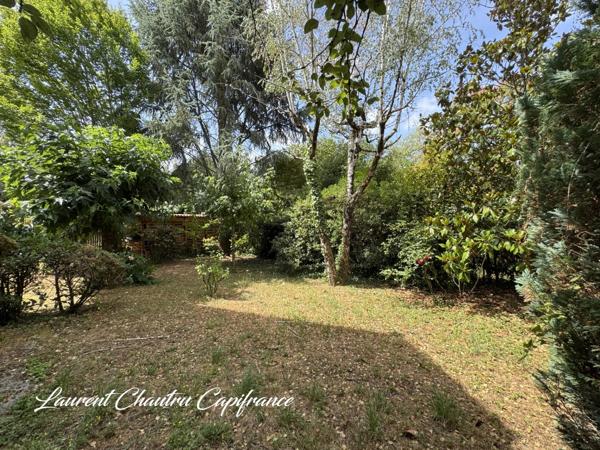 Maison de caractère avec jardin et garage