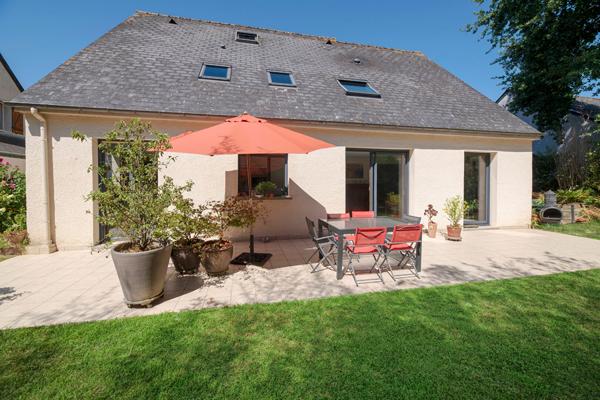Maison Betton  PIECE DE VIE DE 70 m² / JARDIN SANS VIS A VIS / PROXIMITE ECOLE ET BUS  /  5 CHAMBRES