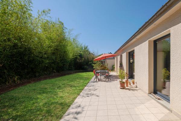Maison Betton  PIECE DE VIE DE 70 m² / JARDIN SANS VIS A VIS / PROXIMITE ECOLE ET BUS  /  5 CHAMBRES