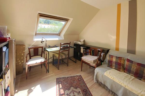 Maison Betton  PIECE DE VIE DE 70 m² / JARDIN SANS VIS A VIS / PROXIMITE ECOLE ET BUS  /  5 CHAMBRES