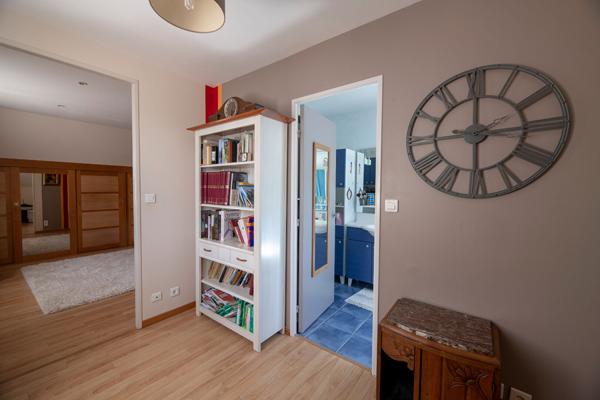 Maison Betton  PIECE DE VIE DE 70 m² / JARDIN SANS VIS A VIS / PROXIMITE ECOLE ET BUS  /  5 CHAMBRES
