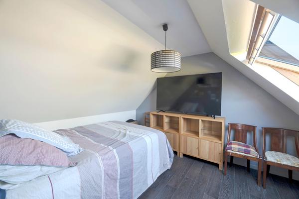 Maison Betton  PIECE DE VIE DE 70 m² / JARDIN SANS VIS A VIS / PROXIMITE ECOLE ET BUS  /  5 CHAMBRES