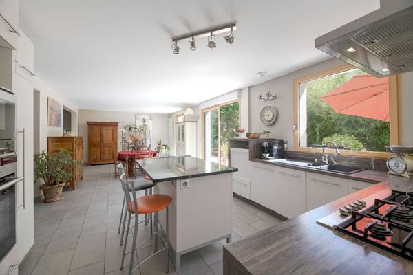 Maison Betton  PIECE DE VIE DE 70 m² / JARDIN SANS VIS A VIS / PROXIMITE ECOLE ET BUS  /  5 CHAMBRES