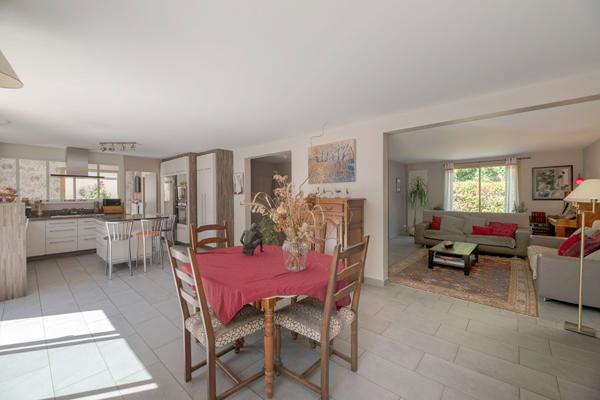 Maison Betton  PIECE DE VIE DE 70 m² / JARDIN SANS VIS A VIS / PROXIMITE ECOLE ET BUS  /  5 CHAMBRES