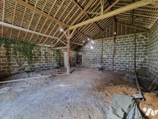 Grange raccordée eau + électricité