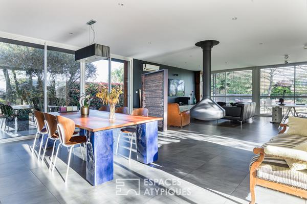 Maison d’architecte de plain pieds et son bois