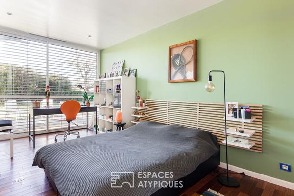 Maison d’architecte de plain pieds et son bois