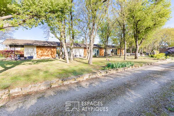 Maison d’architecte de plain pieds et son bois