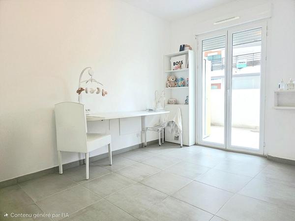 Superbe 3 pièces moderne avec grande terrasse, piscine et parkings à 10 minutes de la mer