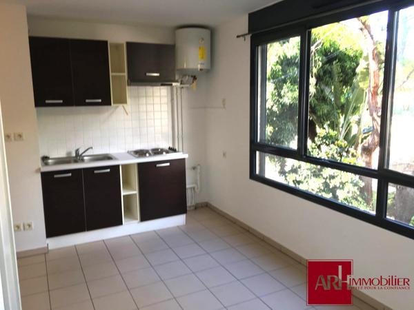 A vendre beau F1 au calme - loué - Bas des Rampes de St François - Saint-Denis