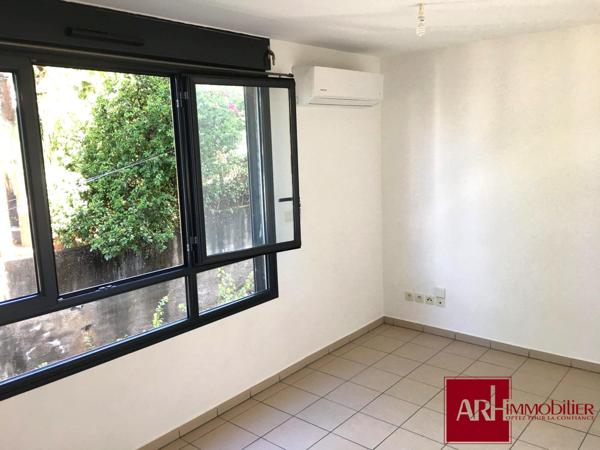 A vendre beau F1 au calme - loué - Bas des Rampes de St François - Saint-Denis