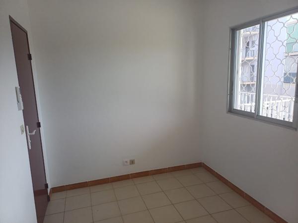 Grand studio 31m2 1er étage KOUROU 99 000€ FAI
