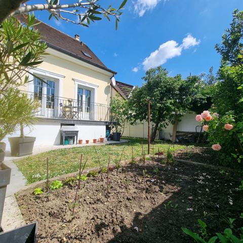 Maison individuelle à vendre 5 pièces GAGNY Terrain 359 m2 proche RER E (93)
