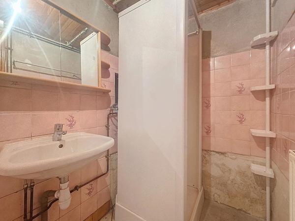 EXCLUSIVITE ! Ancien corps de ferme avec dependances sur plus de 2000 m 2 de terrain sur Yssingeaux