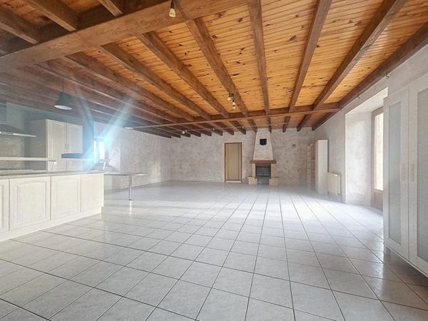 EXCLUSIVITE ! Ancien corps de ferme avec dependances sur plus de 2000 m 2 de terrain sur Yssingeaux