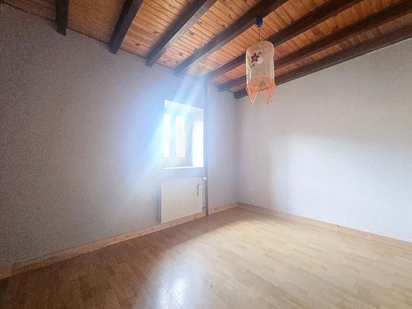 EXCLUSIVITE ! Ancien corps de ferme avec dependances sur plus de 2000 m 2 de terrain sur Yssingeaux