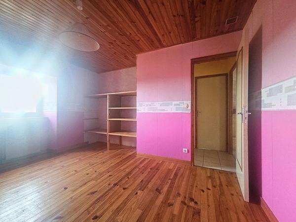 EXCLUSIVITE ! Ancien corps de ferme avec dependances sur plus de 2000 m 2 de terrain sur Yssingeaux