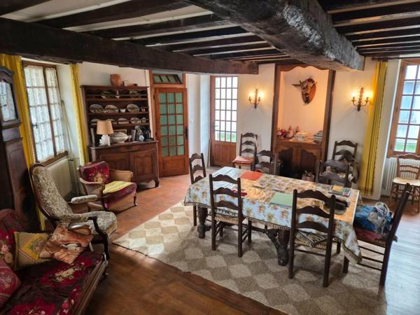 Maison authentique avec garage et dépendances