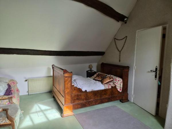 Maison authentique avec garage et dépendances