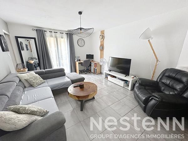 Maison de ville à vendre à Beaucaire avec garage double, patio, 3 chambres et espace bureau